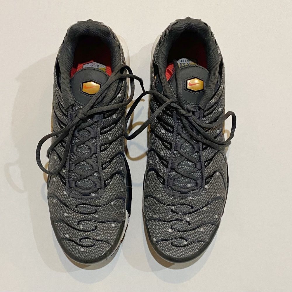 Nike DM7570-002 Air Max Plus SE Iron Metallic Grey Mens Size 12